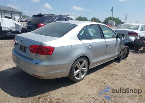 2014 Volkswagen Jetta 1.8T Se from USA, damaged, VIN 3VWD17AJ8EM313717